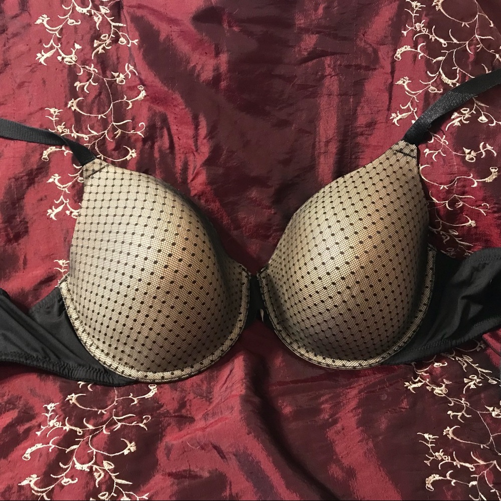 38DD Maidenform bra